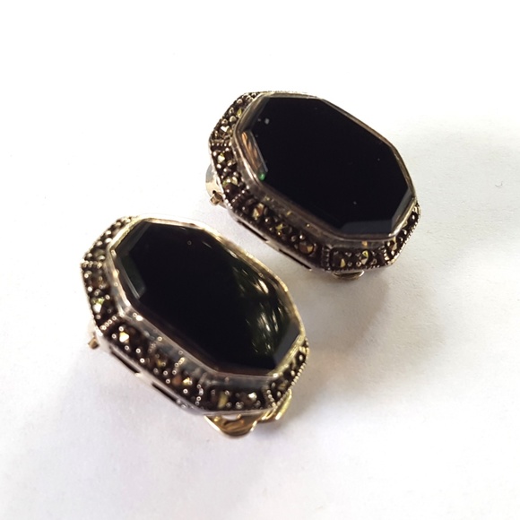 Silver And Black Stones Rectangular Clip Earrings - Picture 3 of 8